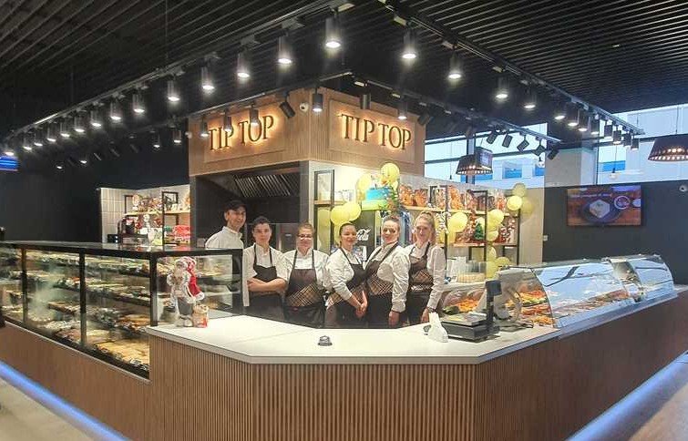 Tip Top readuce aroma copilăriei: Cofetăria emblematică din București se redeschide