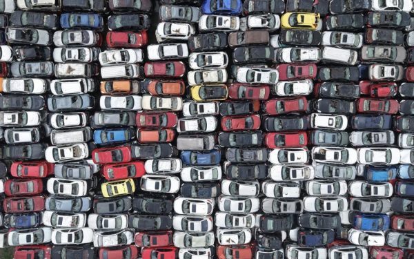 China uimește: Un „cimitir” de mașini abandonate, văzut din aer!