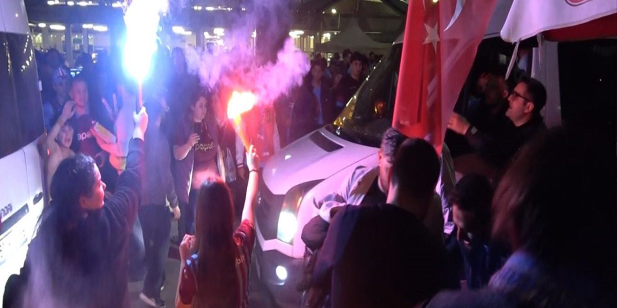 După victoria dramatică a Trabzonspor în fața Galatasaray, prăbușirea scorului de 2-1 a generat un entuziasm exploziv în orașul Trabzon