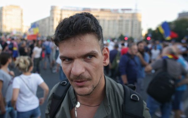 Tudor Chirilă, atac dur la adresa lui Nicușor Dan: Acuzații de trădare a valorilor Artistul și activistul civic Tudor Chirilă a lansat un atac dur la adresa primarului General al Capitalei, Nicușor Dan, acuzându-l de trădarea valorilor democratice