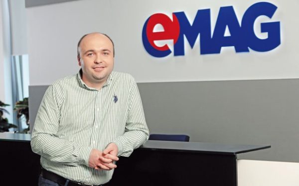 eMAG extinde beneficiile Genius și introduce notificări pe WhatsApp eMAG își extinde gama de beneficii pentru clienții abonați la serviciul Genius, oferind noi facilități în șase categorii distincte: servicii digitale, sănătate, mobilitate, timp liber, turism și utilități & servicii