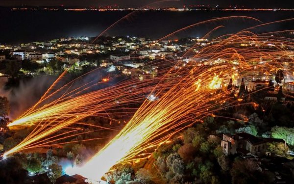Război cu rachete de Paște în Grecia: Două biserici „rivale” pe foc!
