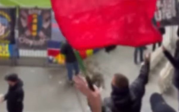 Incendiu la meciul Steaua – Sepsi: Scandări xenofobe și atac la Mircea Lucescu