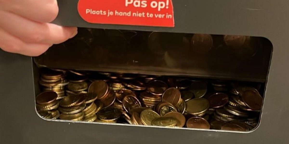 Bancomat din Rotterdam, „scuipat” de bani: Reacția incredibilă a oamenilor