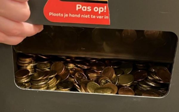 Bancomat din Rotterdam, „scuipat” de bani: Reacția incredibilă a oamenilor