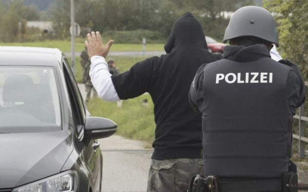 Șofer român, arestat în Elveția: Circula pe jantă și mirosea puternic a alcool