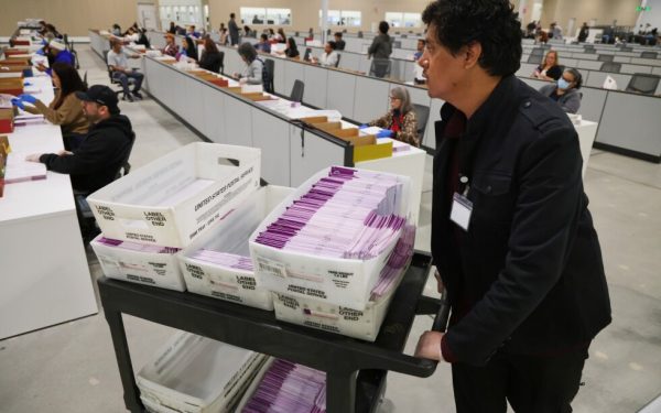 US Postal Service: Sindicaliștii pledează pentru votul prin poștă, cu reclame