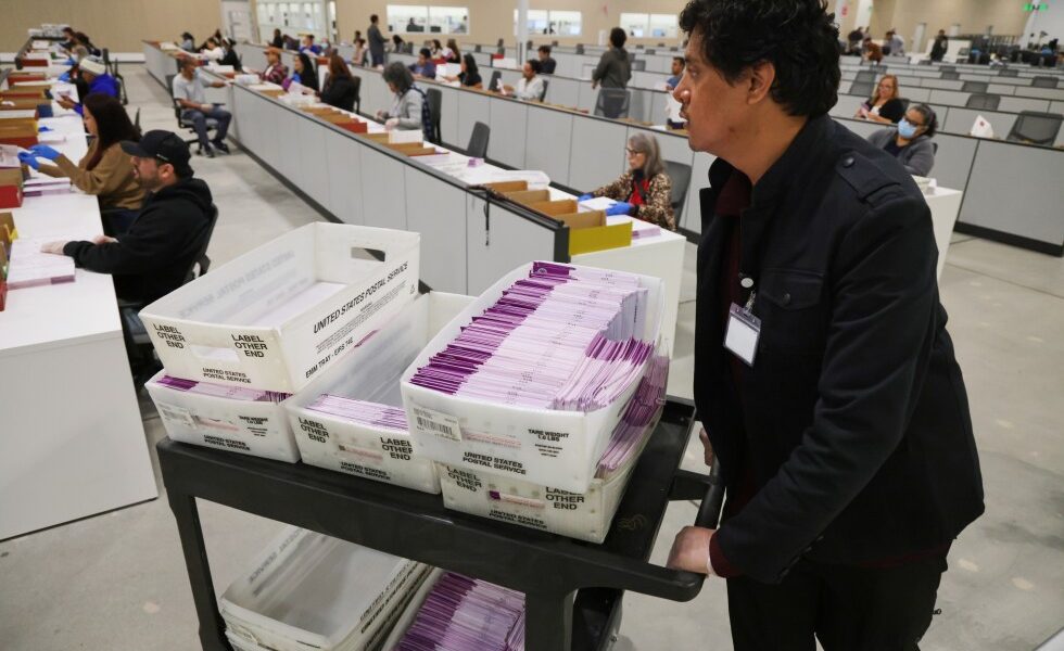 US Postal Service: Sindicaliștii pledează pentru votul prin poștă, cu reclame