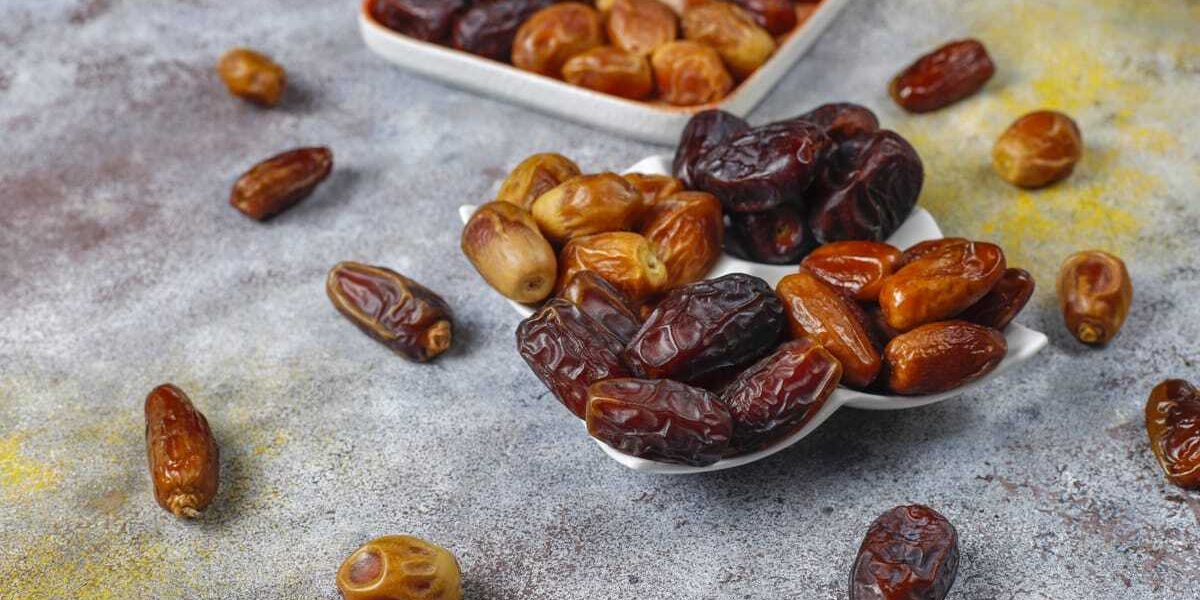 Curmalele deshidratate reprezintă una dintre cele mai concentrate surse naturale de energie, fibre și minerale, fiind o alegere sănătoasă pentru cei în căutare de gustări hrănitoare