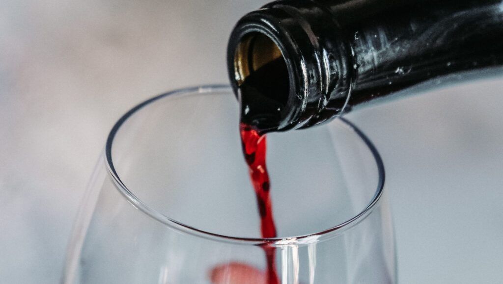 Ce pățești dacă bei zilnic vin? Efecte pe termen lung, analizate