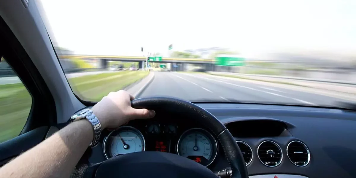 Ce viteză e ideală pentru a economisi carburant? 10 lei/100 km