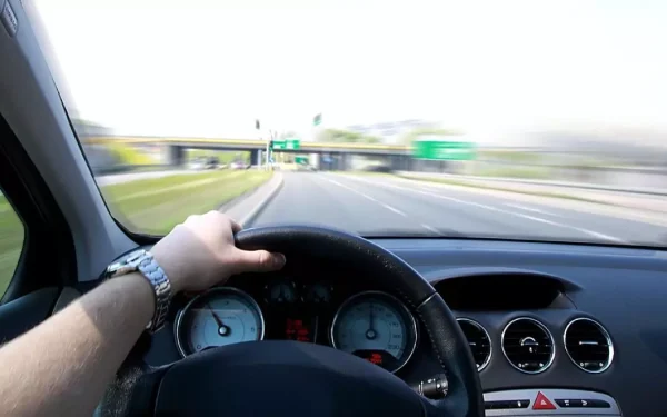 Ce viteză e ideală pentru a economisi carburant? 10 lei/100 km