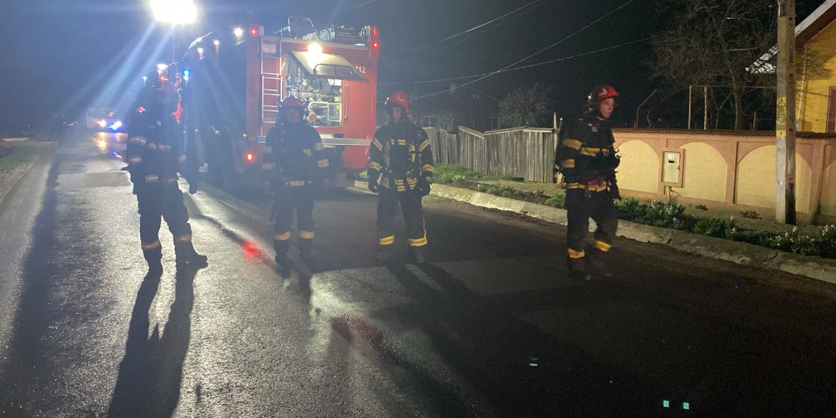 Un accident rutier grav a avut loc joi în localitatea Cioranii de Jos, județul Prahova, unde o cisternă încărcată cu aproximativ 30.000 de litri de GPL s-a răsturnat pe DN1D, pericolând comunitatea din zonă