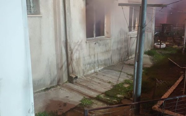 Două persoane, mamă și fiu, au murit în urma unui incendiu izbucnit în locuința lor aflată la parterul unui bloc din municipiul Tulcea