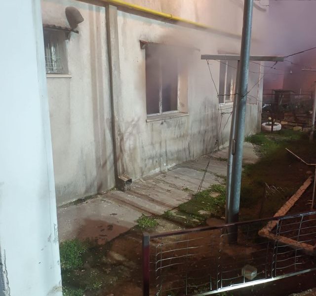 Două persoane, mamă și fiu, au murit în urma unui incendiu izbucnit în locuința lor aflată la parterul unui bloc din municipiul Tulcea