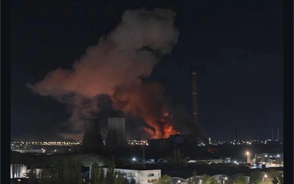 Update: Explozie urmată de incendiu la CET Vest din București. Arafat: Ard 30 de tone de ulei