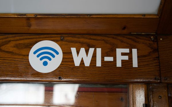 Dezvăluiri: Wi-Fi-ul „super-rapid” NU e chiar ce pare!