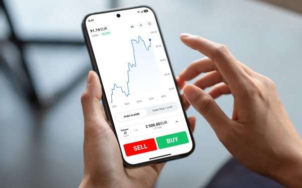 XTB: Investiții la supra-viteză! Tinerii români aleg acțiuni și ETF-uri, salt spectaculos