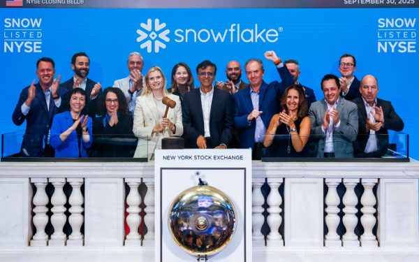Snowflake, pe valul AI: Acțiunile urcă spectaculos, soft-ul se îmbogățește