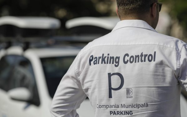 Afacere dubioasă în București: Firmă fără angajați, contract de la Parking