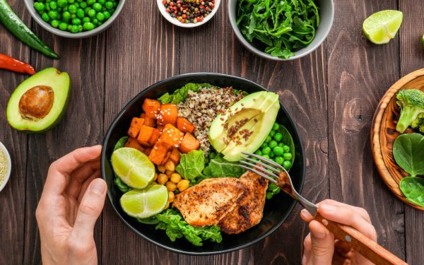 Proteinele-minune: Ce alimente aleg experții pentru masă musculară și sațietate