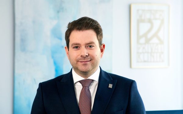 Pacienții străini, până la jumătate din clienții clinicii lui Thomas Ebm