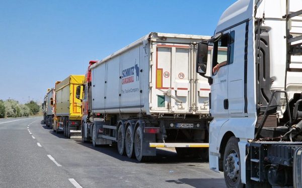 Restricții pe A2, DN7 și DN39: Camioanele de peste 7,5 tone, blocate de 30 mai