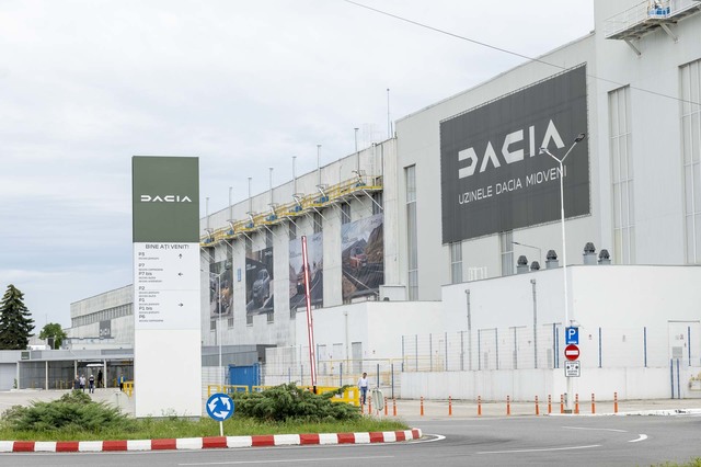 Dacia Mioveni, lovitură pentru România: renunță la extindere pentru profit