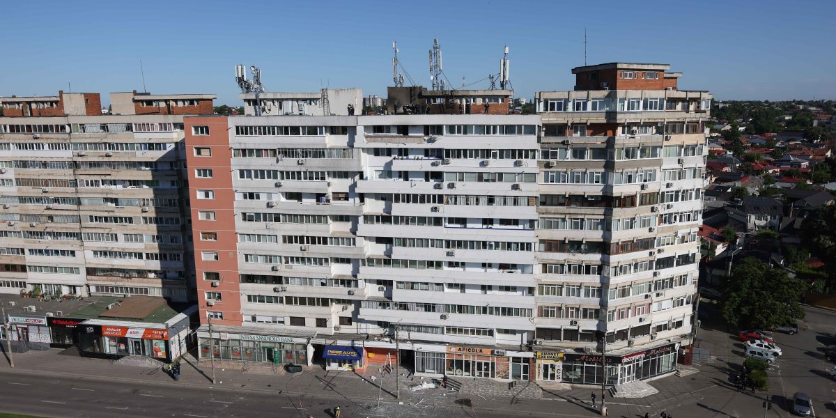 Blocul lovit de drone, scandal politic: PSD vrea demisia lui Miruță, AUR cere capete!