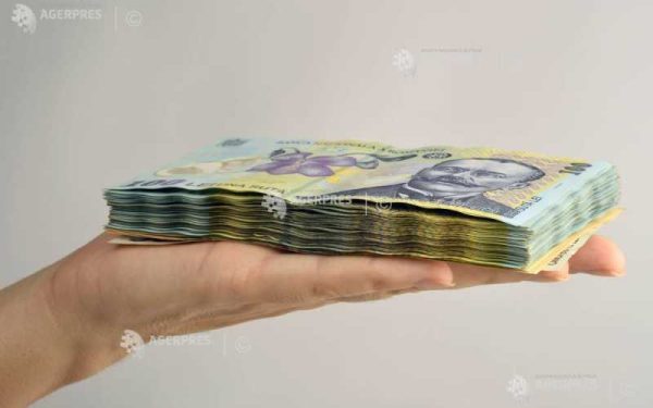 PENSII DE SERVICIU: 11.970 români, vizați în mai 2026