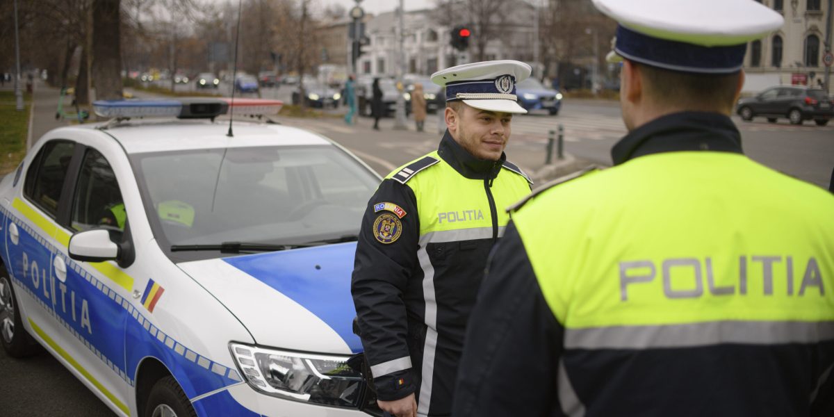 TIR scăpat de sub control în Constanța, impact violent cu mașini și stâlp