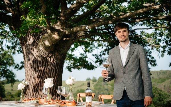 Davidescu, AUR la Bruxelles: Rară Neagră Merlot 2025, vinul surpriză