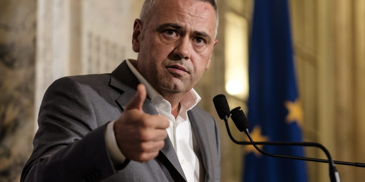Barbu, un analfabet economic l-a jignit pe Bolojan în Parlament