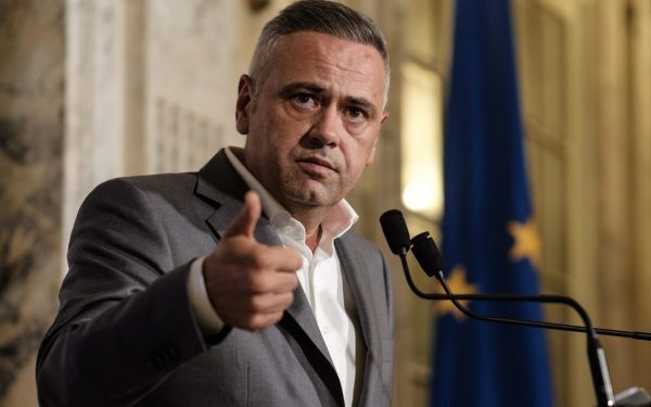 Barbu, un analfabet economic l-a jignit pe Bolojan în Parlament