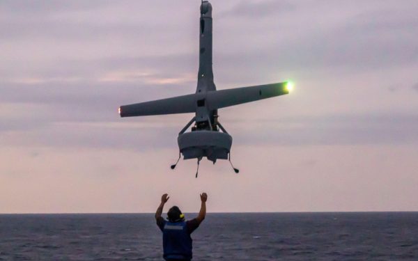 Oftțer român rănită grav de dronă V-BAT în Texas. Anchetă.