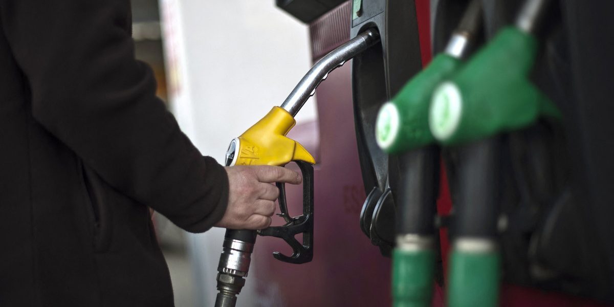 Carburanții: Blocaj la PLAFONARE în Parlament