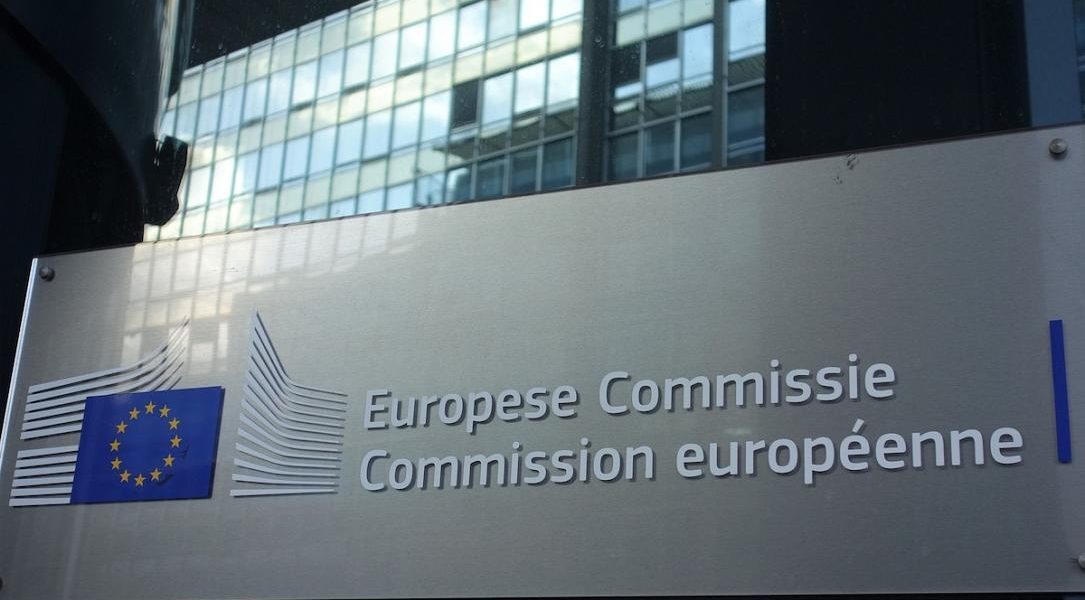 Comisia Europeană aprobă 1 miliard euro pentru banca României