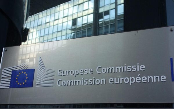 Comisia Europeană aprobă 1 miliard euro pentru banca României