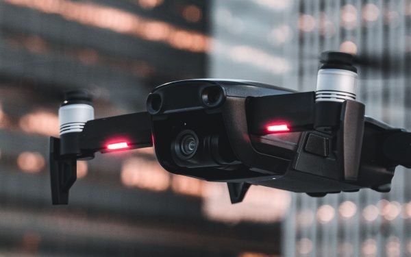 UE trimite bani rapid pentru drone, IA și arme noi