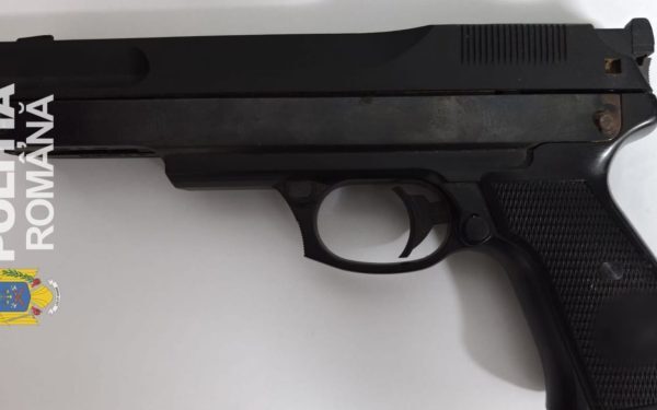 Bărbat cu pistol pe străzile Ploieștiului, prins la 36 de ani