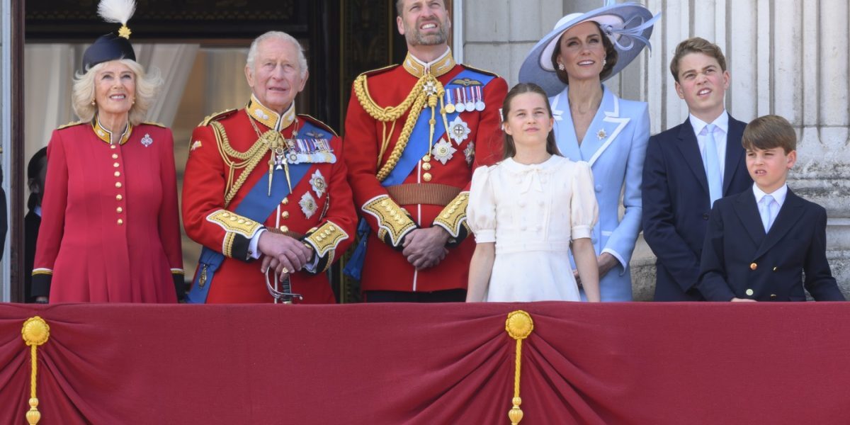 Regele Charles, aclamat cu mii de oameni. Prințul Louis, vedeta zilei