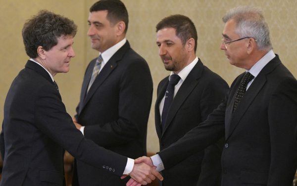 AUR: Nicușor Dan, garantul crizei politice bucureștene