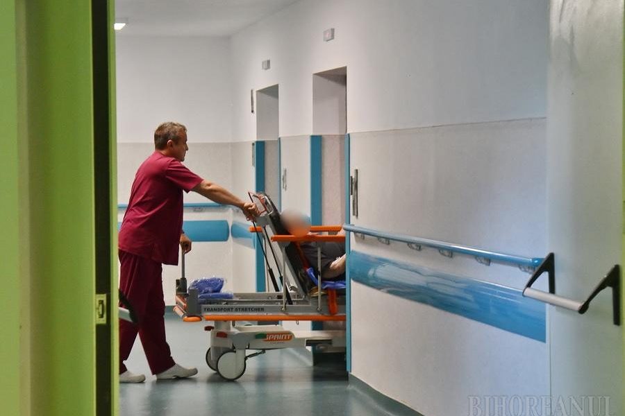 Azilele Dumbrava și spitalele: 16 vârstnici „uitați”