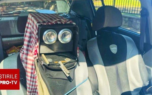 Dacia cu radar de bere, farsă pe Waze