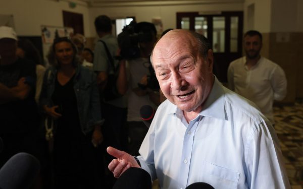Băsescu despre AUR: Simion își bate joc de partide