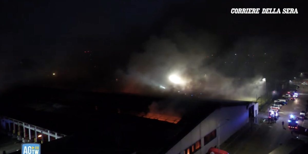 Incendiu la Bartolini Milano: explozii și fum pe caniculă