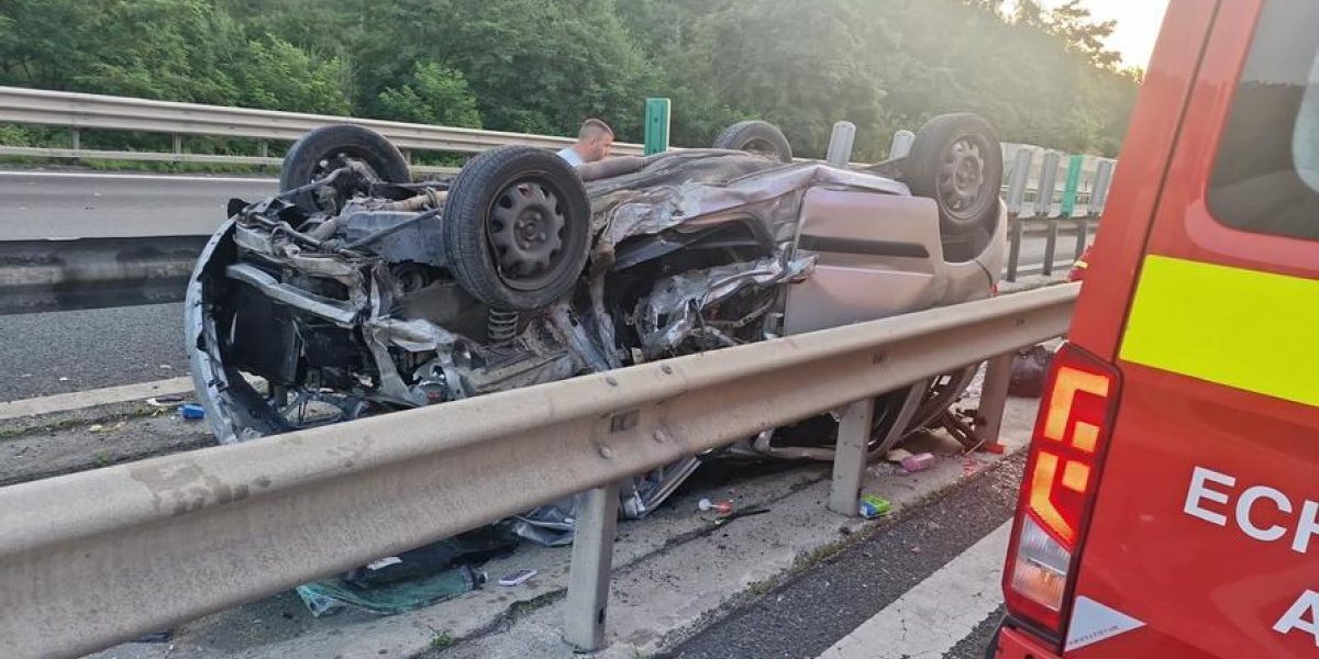 Accident cumplit pe A1: Fetiță de 5 ani moartă, mama și alt copil răniți
