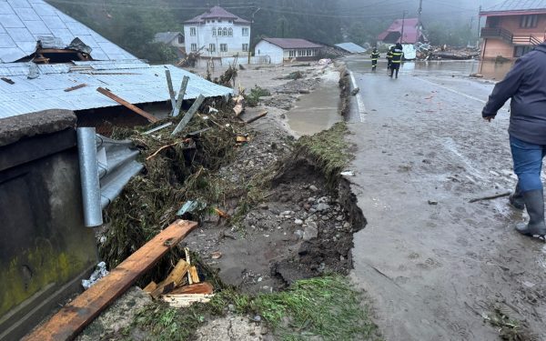Vrancea: Guvernul trimite noi ajutoare după incendiul devastator