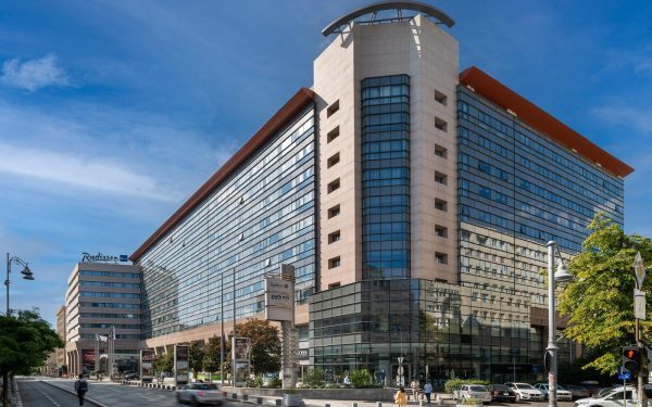 Radisson Blu București, ospitalitate de 5 stele în aer liber