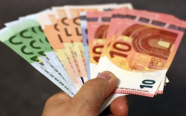 Profesoroaica din Germania, nicio zi la catedră, salariu crescut 17 ani